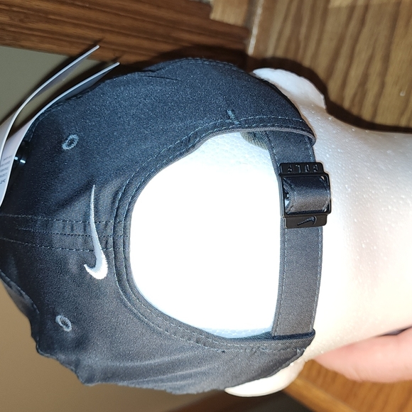 Nike Dri fit STRAPBACK HAT - Picture 5 of 7